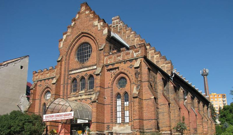 ANKETA: Konec nákupům na asijské tržnici. Synagogu v Meziříčí převzalo město, to tam bude pořádat různé akce