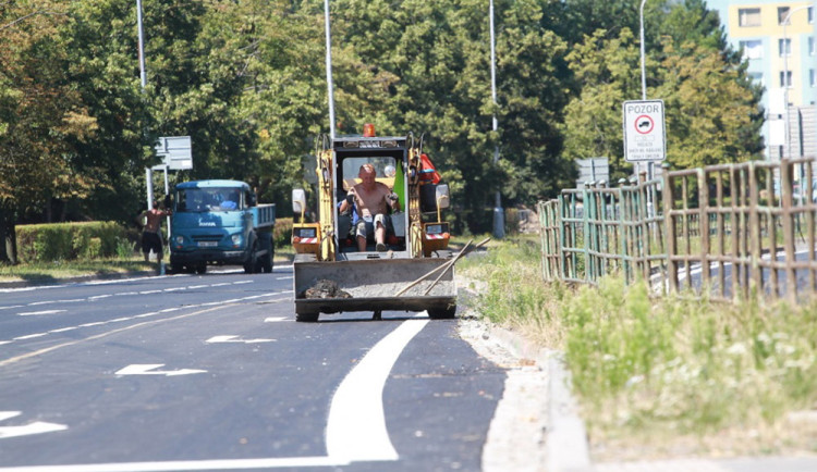 Frekventovaná Velkomoravská ulice v Olomouci prošla rekonstrukcí v roce 2015 - ilustrační foto