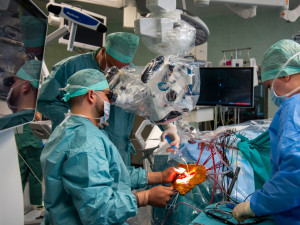 VIDEO: Operace mozku při vědomí pacienta. Ve FN Olomouc vykonávají takzvané AWAKE zákroky