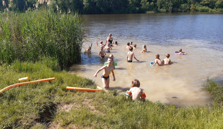 Lidé i přes zákaz rozdělávají ohně u Biřičky a Marokánky, strážníci je chodí kontrolovat