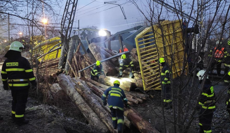 Srážku dvou nákladních vlaků u Prosenic bude řešit soud. Strojvůdce místo školení pilotoval letadlo