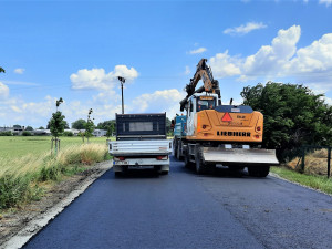 Silničáři opravili komunikaci, kterou zničily nákladní automobily při stavbě D1 v Přerově