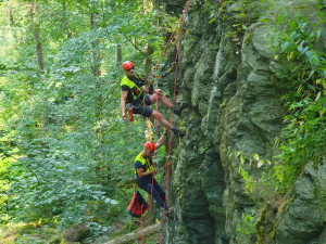 Uvízlý paraglidista a výcvik služebních psů. V Jeseníkách proběhlo mezinárodní cvičení Horské služby