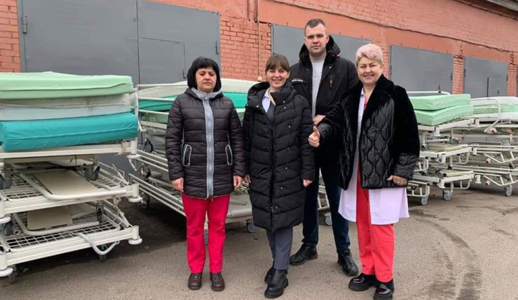 Dvě stě nemocničních lůžek z Olomouckého kraje slouží pacientům na Ukrajině