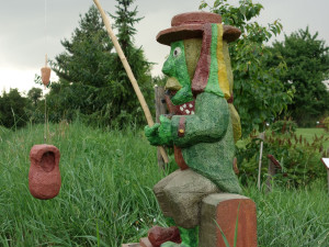 Ve Vrahovicích vandal zničil sochu Vodníka. Arboretum ji opraví, ale vystavovat už nebude