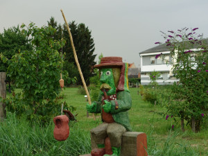 Ve Vrahovicích vandal zničil sochu Vodníka. Arboretum ji opraví, ale vystavovat už nebude