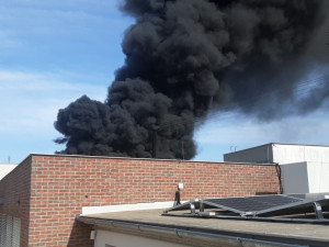 Na Přerovsku hořela fotovoltaika mezi rodinnými domy. Škoda je přes tři miliony