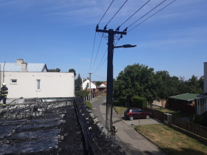 Na Přerovsku hořela fotovoltaika mezi rodinnými domy. Škoda je přes tři miliony