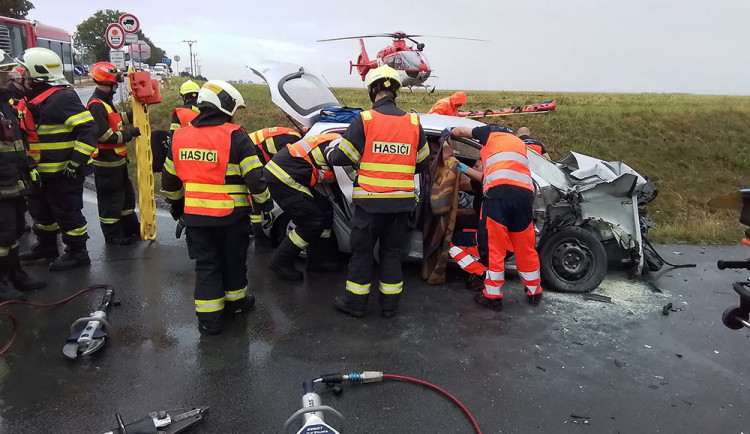 Nehoda osobního a nákladního auta v Dubu nad Moravou