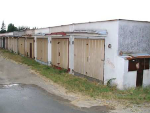 Po vyrušení u garáží se vloupal do zahradní budky. Recidivistu chytili policisté v Mohelnici přímo při činu