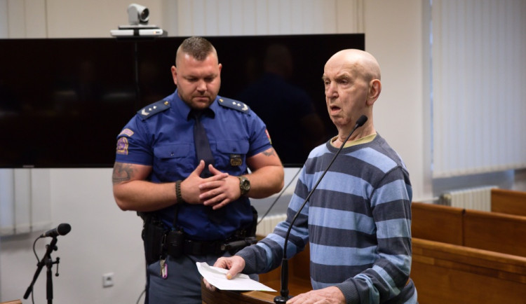 Vrchní soud potvrdil doživotí za vraždu pracovnice herny. Třiasedmdesátiletý muž ji v Olomouci střelil do hlavy