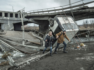 Otřesné svědectví o ruské agresi na Ukrajině přinese výstava fotografií v Olomouci. Má název Bojují i za nás