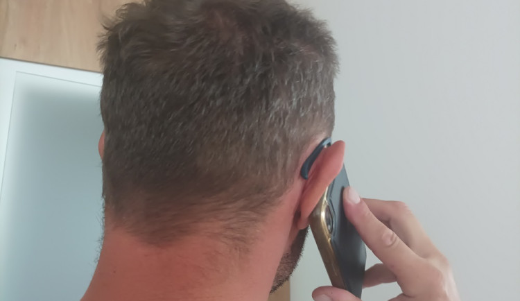 Pozor na falešné bankovní úředníky, zkoušejí to po telefonu