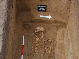 Vykopávky v Dětkovicích ukázaly, že Slované se pohřbívali na márách. Archeologové zkoumali dva hroby