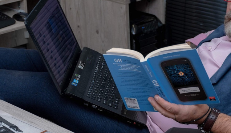 Falešný bankéř má další oběť, tentokrát bitcoinové pohádce uvěřil muž z Hradce