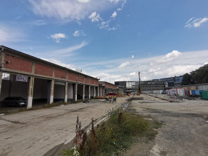 Stavební firma bude demolovat objekty, na jejichž místě vznikne nové vzdělávací centrum pro lékaře a zdravotníky