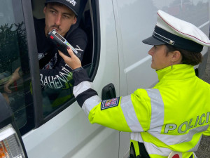 U více než stovky dopravních nehod v Olomouckém kraji byly alkohol nebo drogy. Policie chystá kontroly