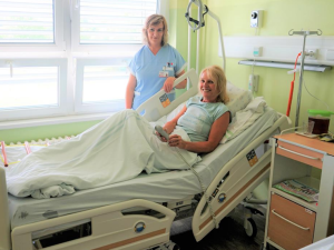 Šumperská nemocnice nakoupila moderní lůžka. Některá unesou až třistakilové pacienty