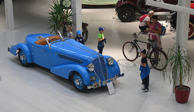 Olomoucké muzeum veteránů má ve sbírce nový kousek. Vozil se v něm Vlasta Burian