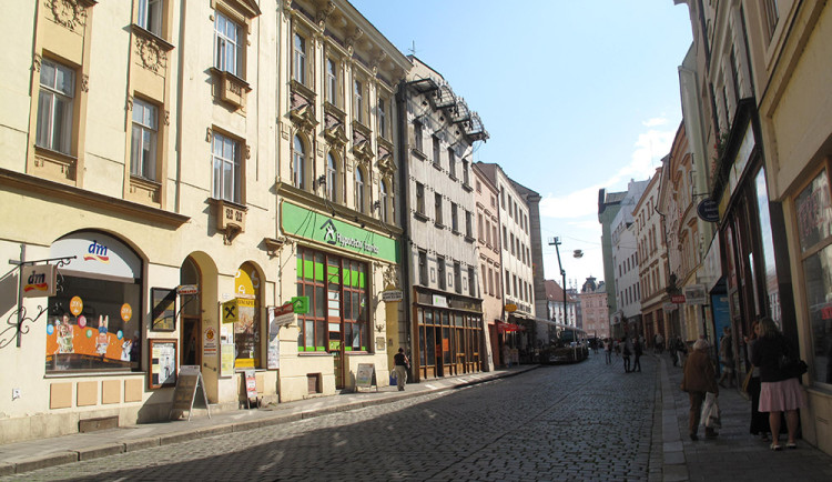 Kontroverzní ubytovna v Riegrovce končí. Olomouc pomáhá hledat bydlení i rodinám s osmi dětmi