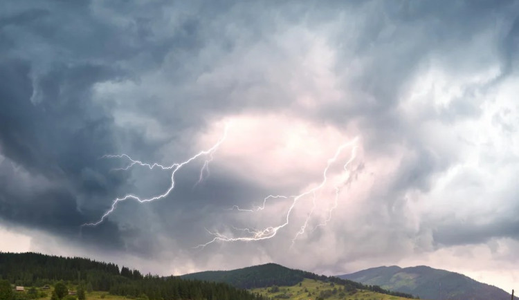 data-web-aktuality-2023-blesk-jeseniky-ilustracni-foto.fitbox.x1280.y1280.r0.q85.nr0.me2