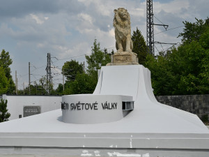 Hranické mauzoleum, kde jsou ostatky vojáků z první světové války, prokouklo. Opravy přišly na 400 tisíc korun