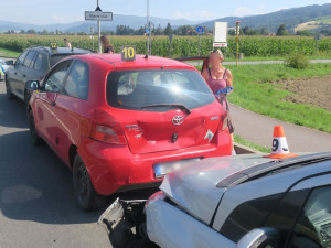 Řidič Volva způsobil v Rapotíně nehodu pěti aut a jedné motorky. Naštěstí to bylo bez zranění