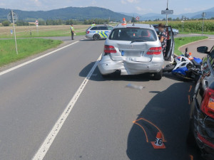 Řidič Volva způsobil v Rapotíně nehodu pěti aut a jedné motorky. Naštěstí to bylo bez zranění