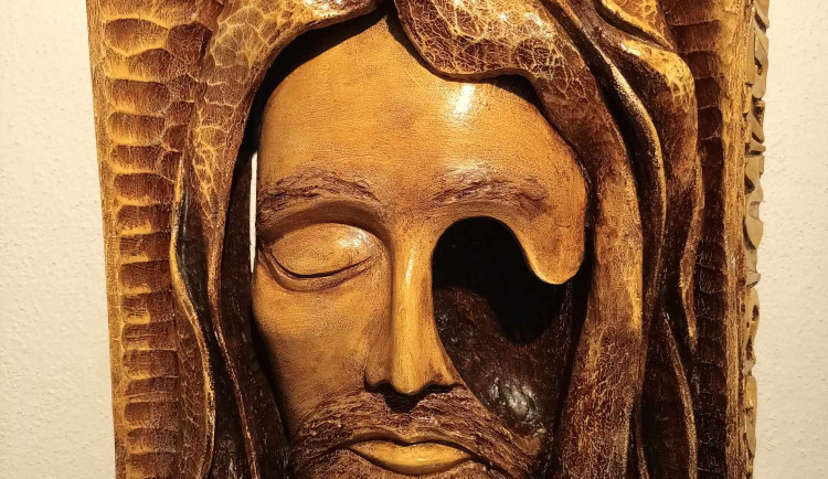 FOTOGALERIE: Chvála dřeva. Muzeum v Prostějově vystavuje fascinující díla Miroslava Srostlíka Moravského