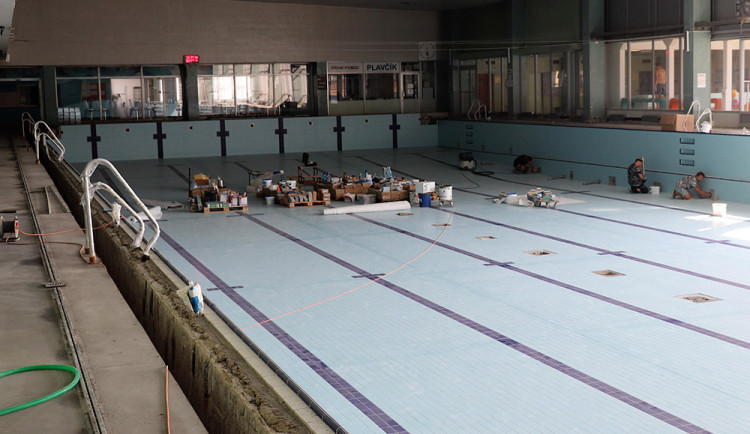 Padesátimetrový bazén v Přerově prochází od května rekonstrukcí, potrvá do prosince