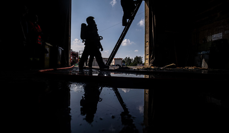 Hasiči uchránili v hradeckých Svinarech majetek za pět milionů korun