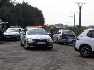 FOTO: Tři hodiny ve frontě a dopravní kolaps. Moc mě to mrzí, říká k extrémnímu samosběr pěstitel z Hané