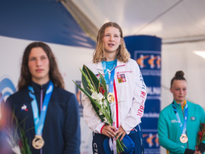 Trojnásobný zlatý triumf. Vodní slalomářka Klára Kneblová zvládla boj s bolestí i světovou konkurencí