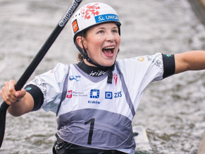 Trojnásobný zlatý triumf. Vodní slalomářka Klára Kneblová zvládla boj s bolestí i světovou konkurencí