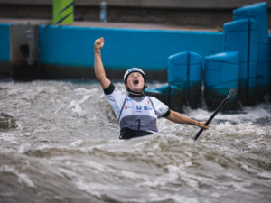Trojnásobný zlatý triumf. Vodní slalomářka Klára Kneblová zvládla boj s bolestí i světovou konkurencí