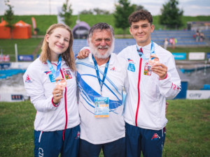 Trojnásobný zlatý triumf. Vodní slalomářka Klára Kneblová zvládla boj s bolestí i světovou konkurencí