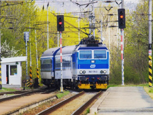 Vlaky z Přerova do Brna jednou pojedou dvoustovkou, malují si železničáři novou trať
