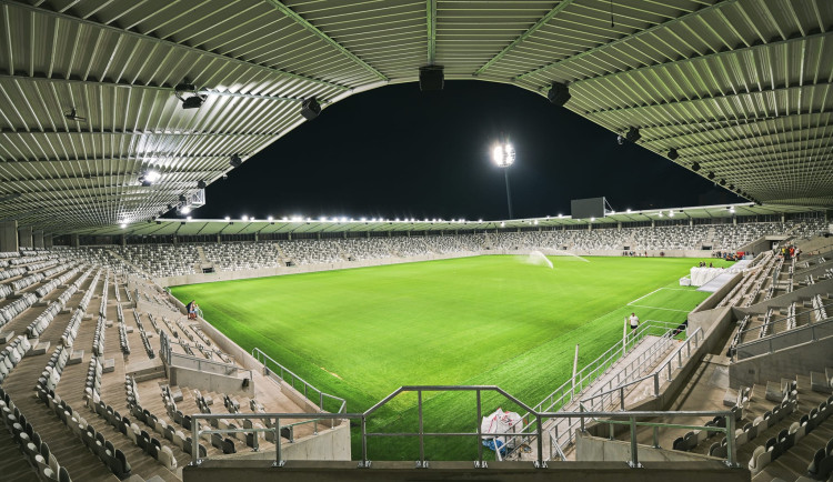 Hradec chystá velkolepé otevření stadionu, přijedou Monkey Bussines a bude i světelná show