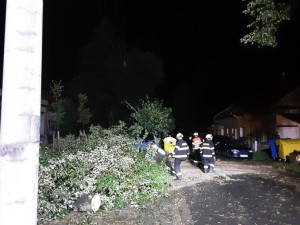Bouřková smršť zasáhla Olomoucký kraj. Hasiči v noci řešili přes sto padesát událostí