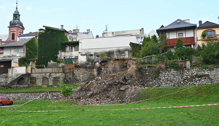 V Hranicích se zřítila část starobylých hradeb. Město chystá revitalizaci