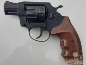 VIDEO: Pašerák drog na dálnici u Olomouce předstíral záchvat. Pak se snažil zničit pervitin a uprchnout