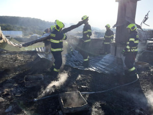Plameny nad ránem pohltily známou vilu v Moravičanech. Škoda je dvacet milionů