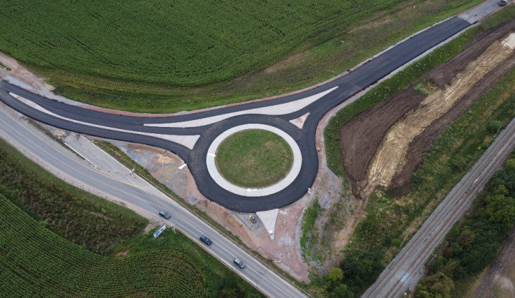 Na Brněnsku finišují se stavbou vytouženého obchvatu. Řidiči čekají na povel