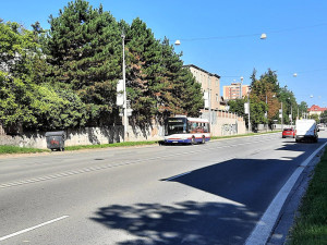 Uzavírka průtahu v Olomouci ovlivní jedenáct autobusových spojů, na týden zastaví i tramvaje