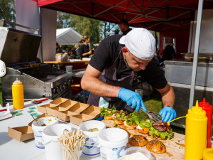 TIP NA VÍKEND: Jak chutná Lošov? Domácí festival jídla a pití se koná již pošesté