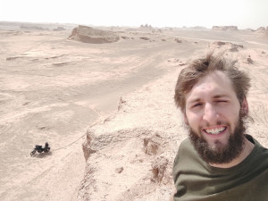 Koupil v Indii motorku a dojel až do Čech, byla to strastiplná cesta s úředními nástrahami i pekelným počasím