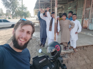 Koupil v Indii motorku a dojel až do Čech, byla to strastiplná cesta s úředními nástrahami i pekelným počasím