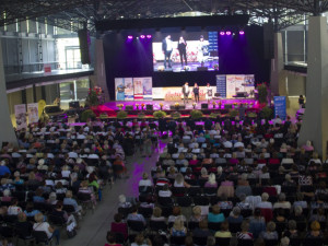 Olomoucký kraj zná letošní Babičku roku. Na výstavišti ji podporovaly stovky seniorů
