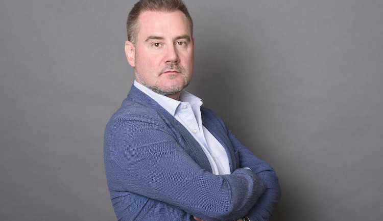 size3-size4-16437059893804-241-vlada-by-mela-motivovat-k-mene-rizikovym-alternativam-koureni-rika-prezident-komory-elektronickeho-v