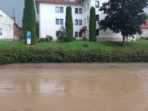 Na Konicku silná bouřka vyplavila několik obcí. Hasiči čerpají vodu ze sklepů a garáží